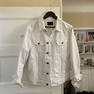 Vince – White Denim Jacket in size S, Brand New